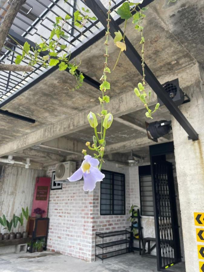 Ipoh Concrete Villa Exterior photo